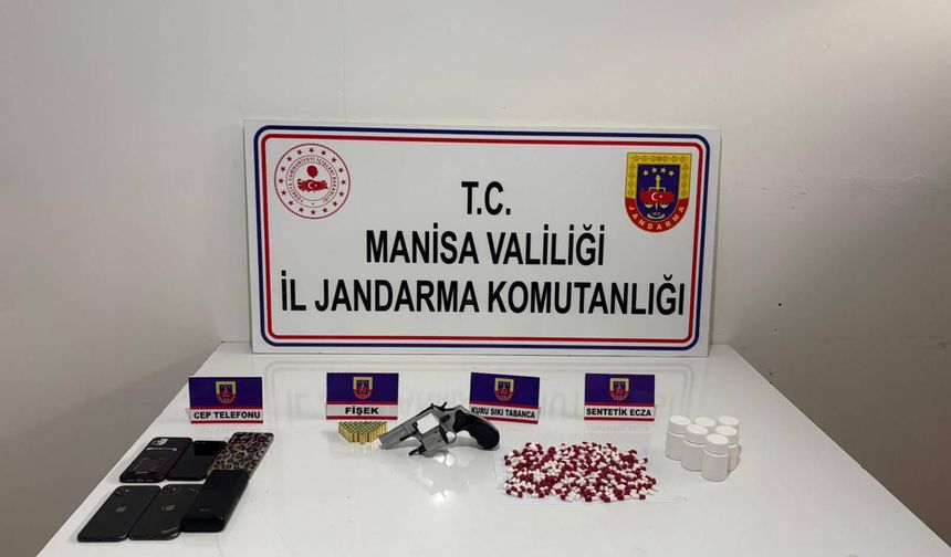 Manisa'da 'zehir' evine baskın: 798 sentetik hap ele geçirildi!