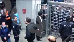 'Kanlı Derbi'de yeni görüntüler ortaya çıktı... Fişekler stada böyle girdi