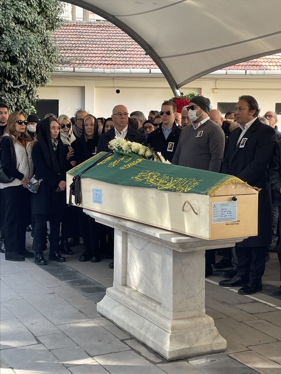 Duayen Gazeteci Güngör Mengi son yolculuğuna uğurlandı - Gündeme Bakış