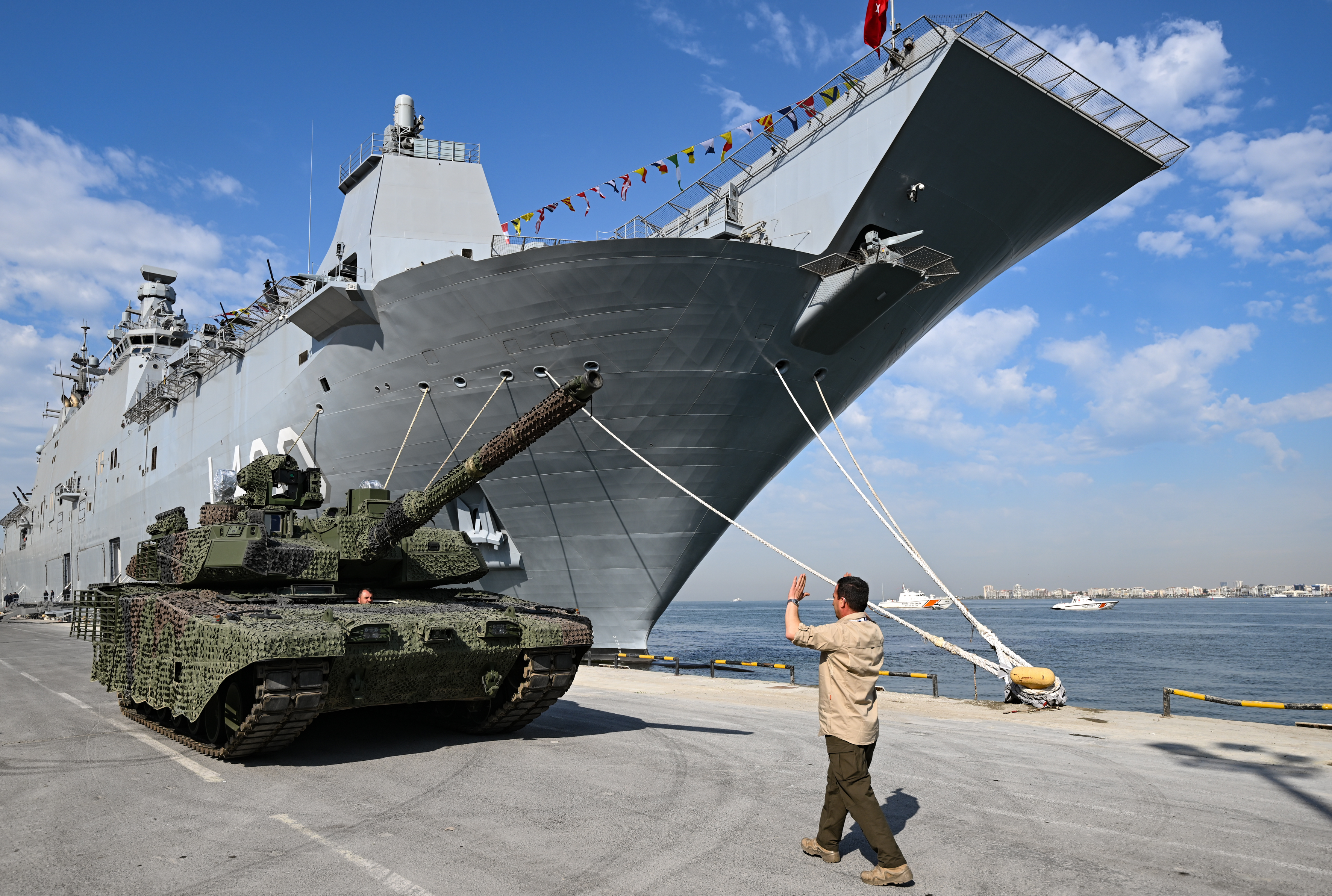 TCG Anadolu, İzmir Alsancak Limanı'nda!