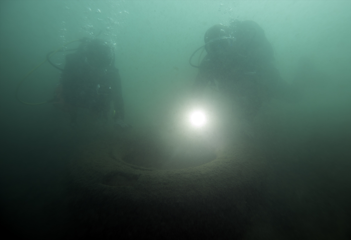 AA-20231006-32323777-32323757-IZMIRDE_DENIZ_POLISI_VE_DALGIC_EKIPLERI_DIP_TEMIZLIGI_YAPTI