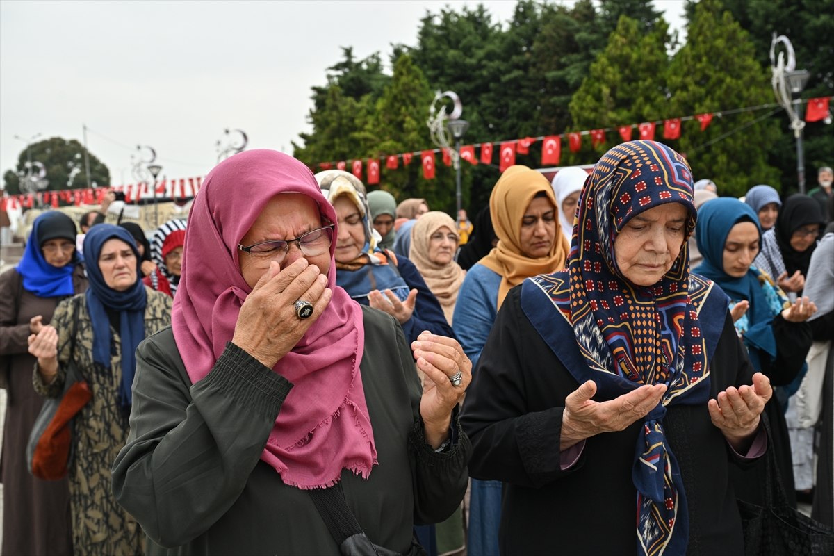 AA-20231018-32442107-32442103-IZMIR_VE_CEVRE_ILLERDE_FILISTINDE_HAYATINI_KAYBEDENLER_ICIN_GIYABI_CENAZE_NAMAZLARI_KILINDI