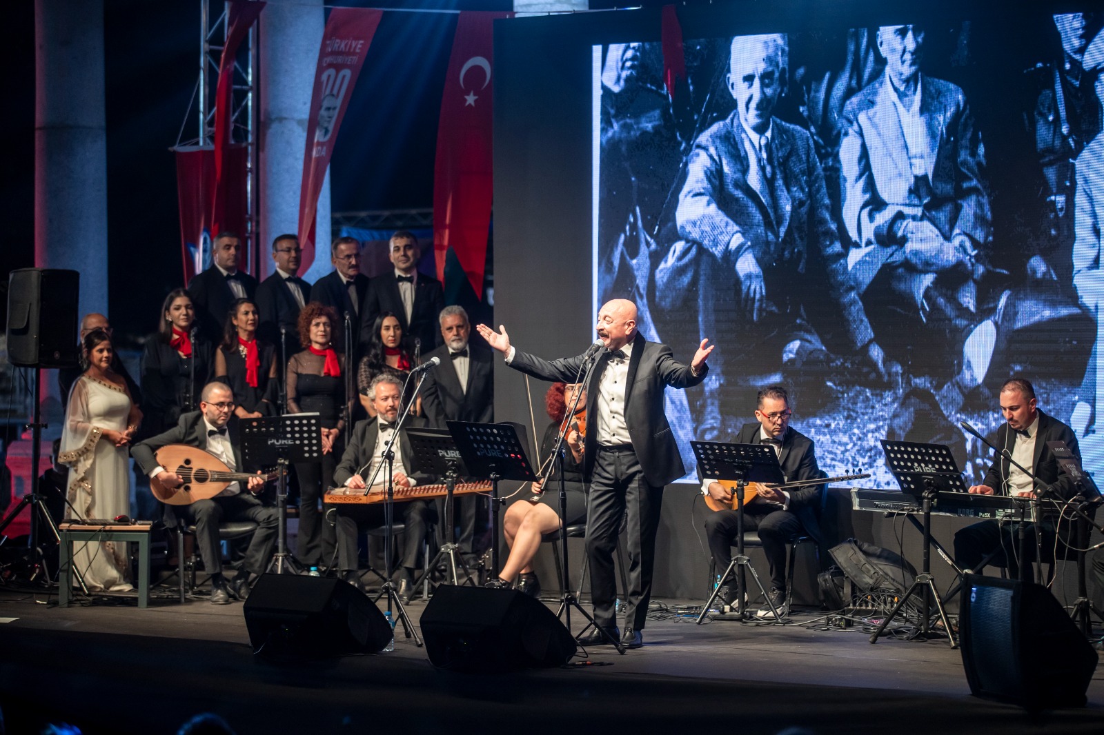 Konak 100. yıl gururunu tarihi Agora’da düzenlenen konserle yaşadı (7)