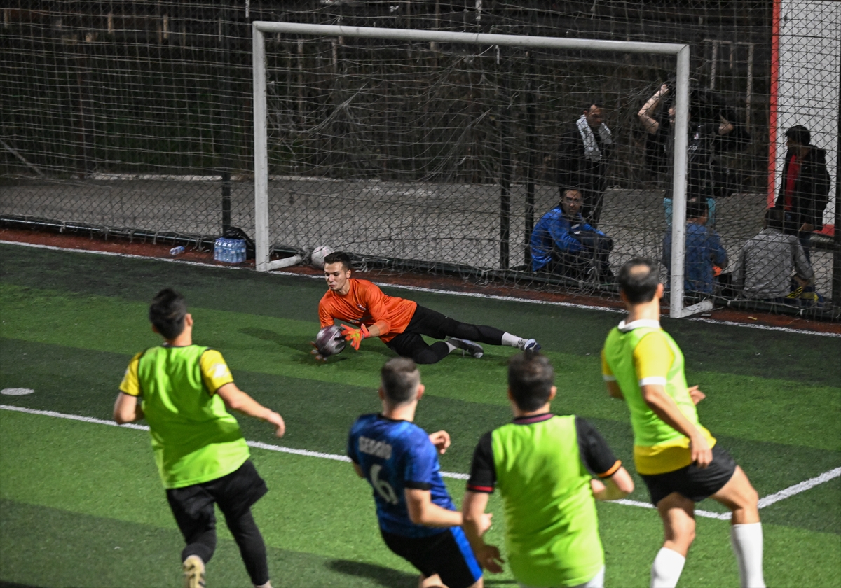 AA-20231130-33064704-33064680-TAKIM_BULAMAYAN_AMATOR_KALECI_UCRET_KARSILIGI_HALI_SAHA_MACLARINA_CIKIYOR