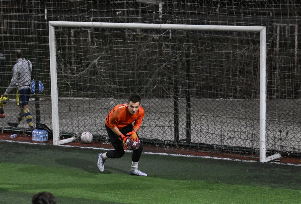 AA-20231130-33064704-33064699-TAKIM_BULAMAYAN_AMATOR_KALECI_UCRET_KARSILIGI_HALI_SAHA_MACLARINA_CIKIYOR