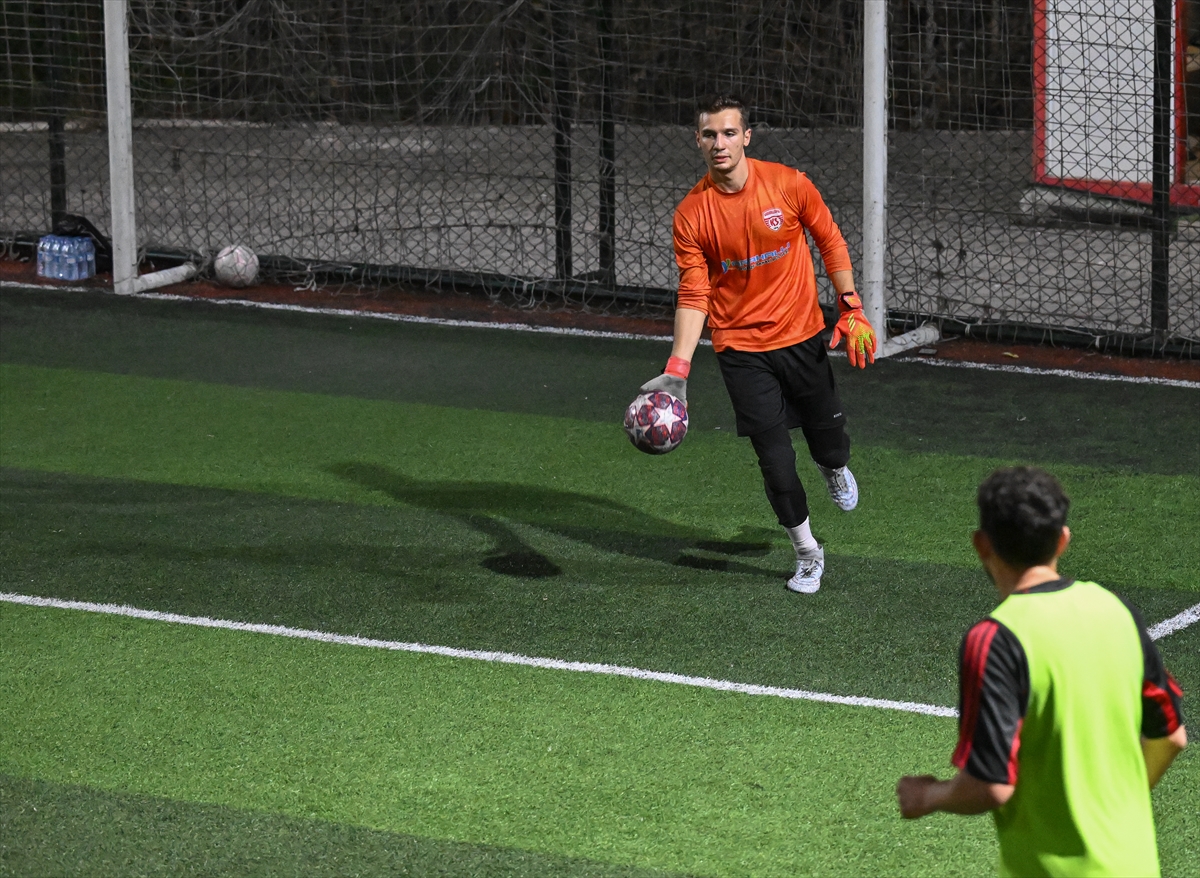 AA-20231130-33064704-33064702-TAKIM_BULAMAYAN_AMATOR_KALECI_UCRET_KARSILIGI_HALI_SAHA_MACLARINA_CIKIYOR