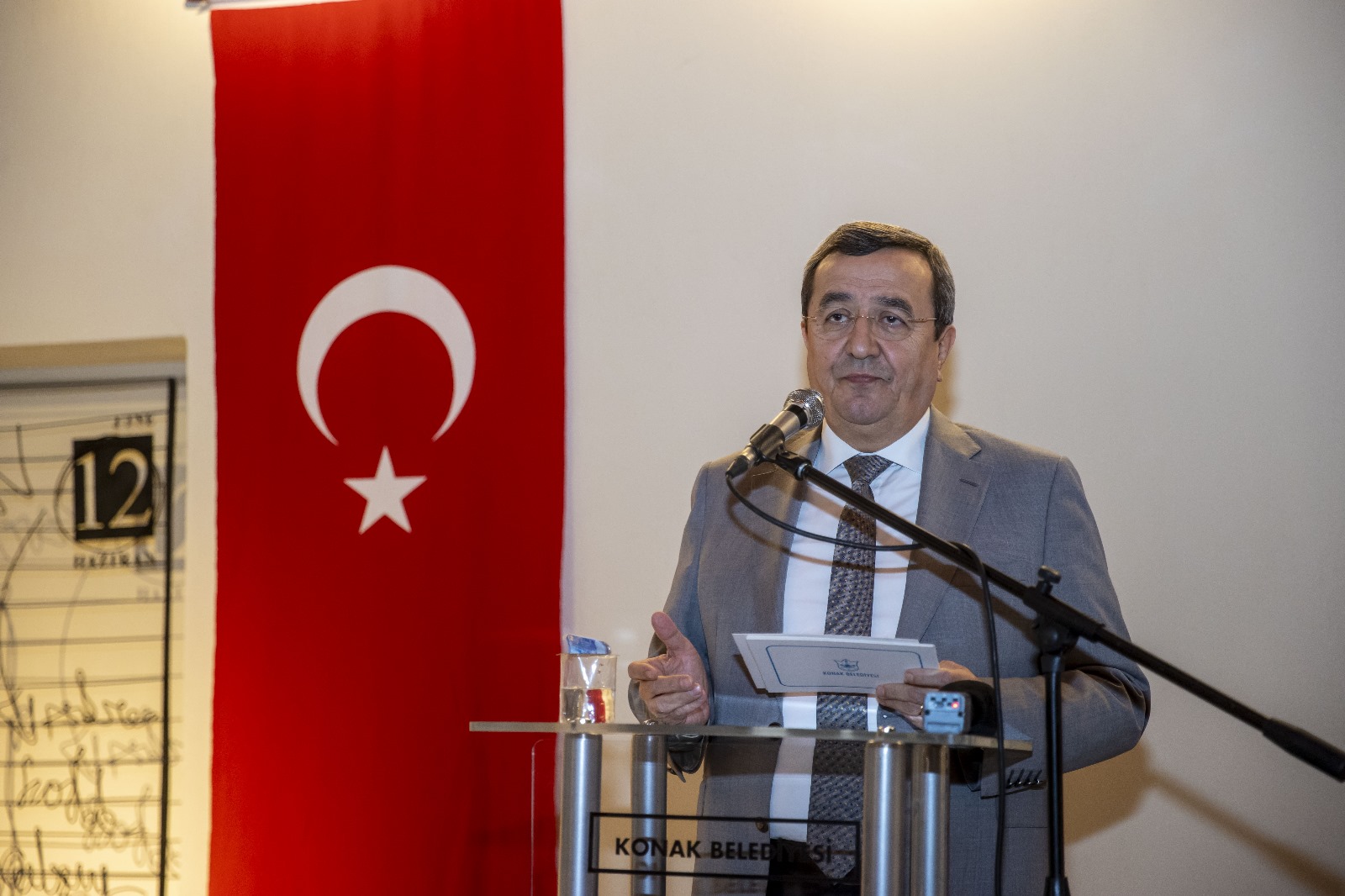 Konak Belediye Başkanı ve İzmir Büyükşehir Belediye Başkan Aday Adayı Abdül Batur, Konak Modern’in farklı kültürleri buluşturan bir sanat köprüsü olacağını söyledi. (2)
