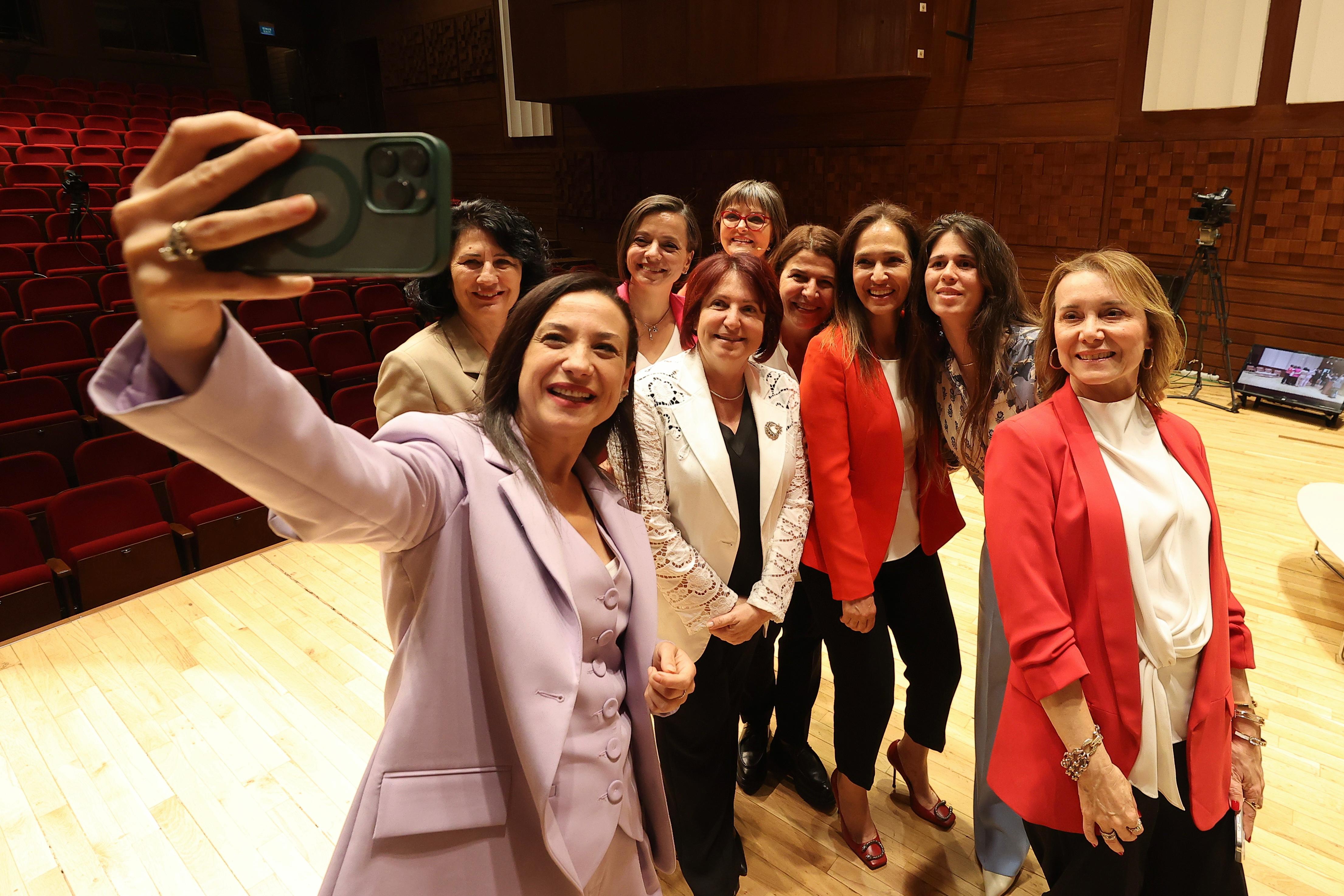 Izmirin Kadın Başkanları (2)