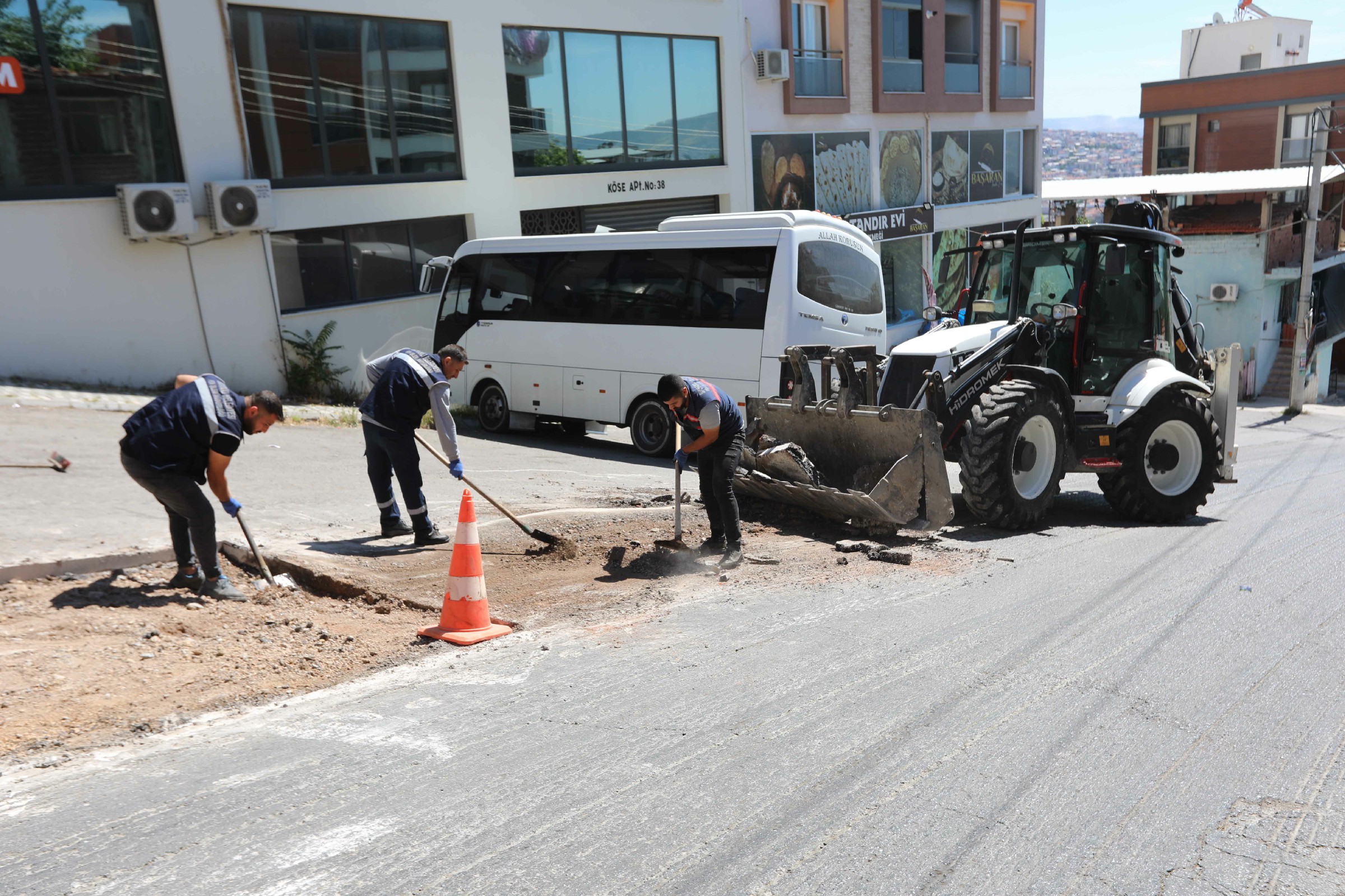 Bayraklı'da Yollar Yenileniyor (1)~1