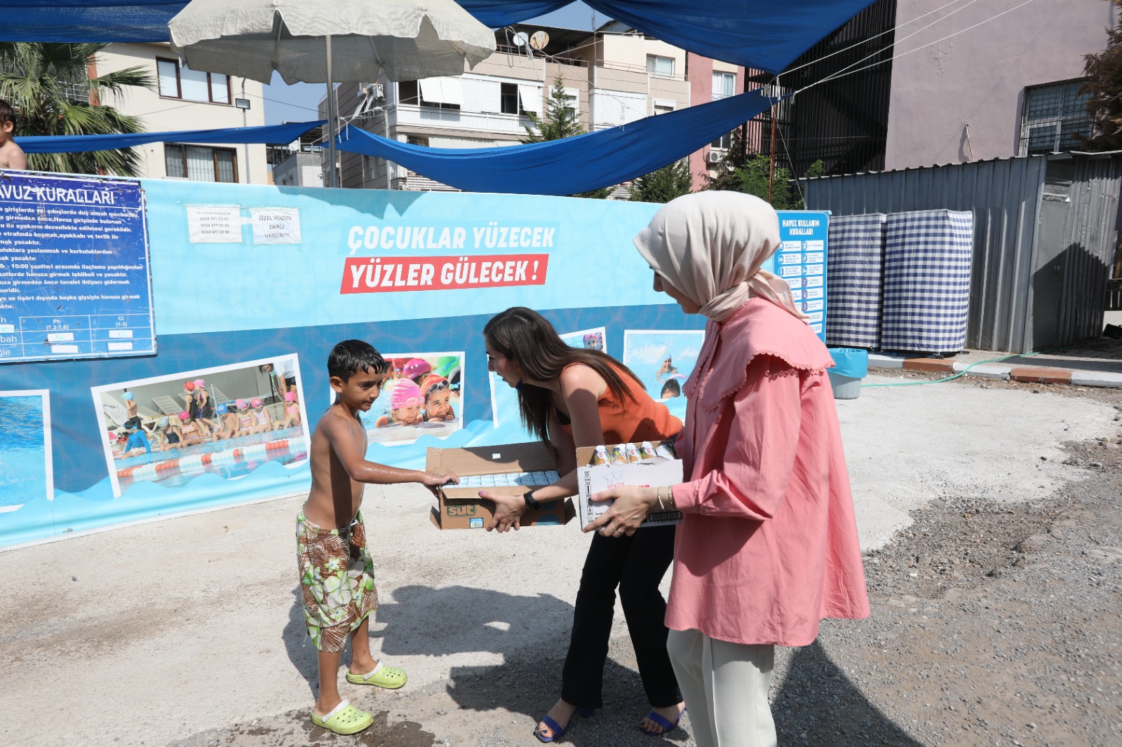 Bayraklı'da 20 Çocuk Ilk Kez Havuzla Tanıştı (5)