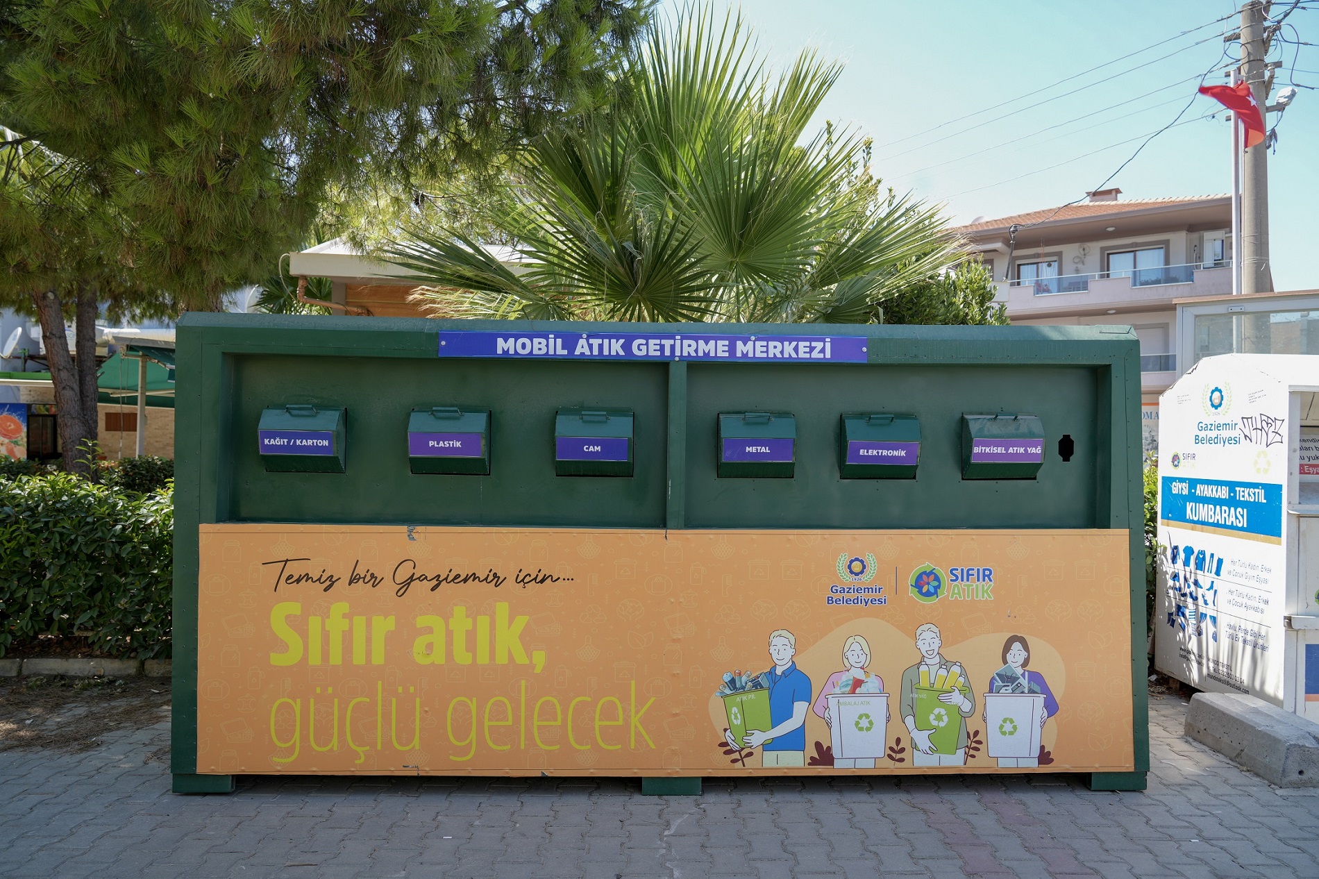 Gaziemir’de Mobil Atık Getirme Merkezleri’yle Atıklar Dönüşüyor (8)