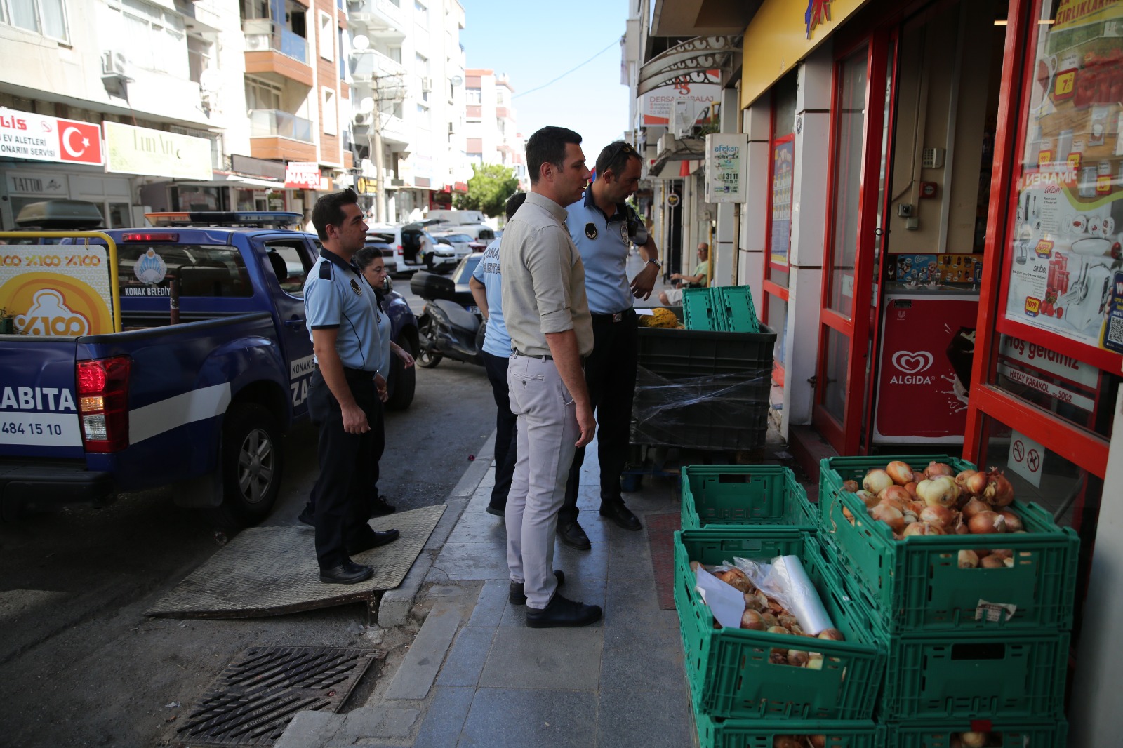 Konak Zabıtası Denetimlerini Hız Kesmeden Sürdürüyor (9)