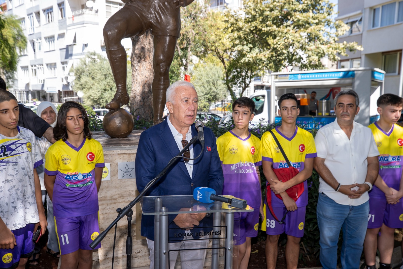 Konak’ta Metin Oktay’a Anıtı Başında Anma (3)