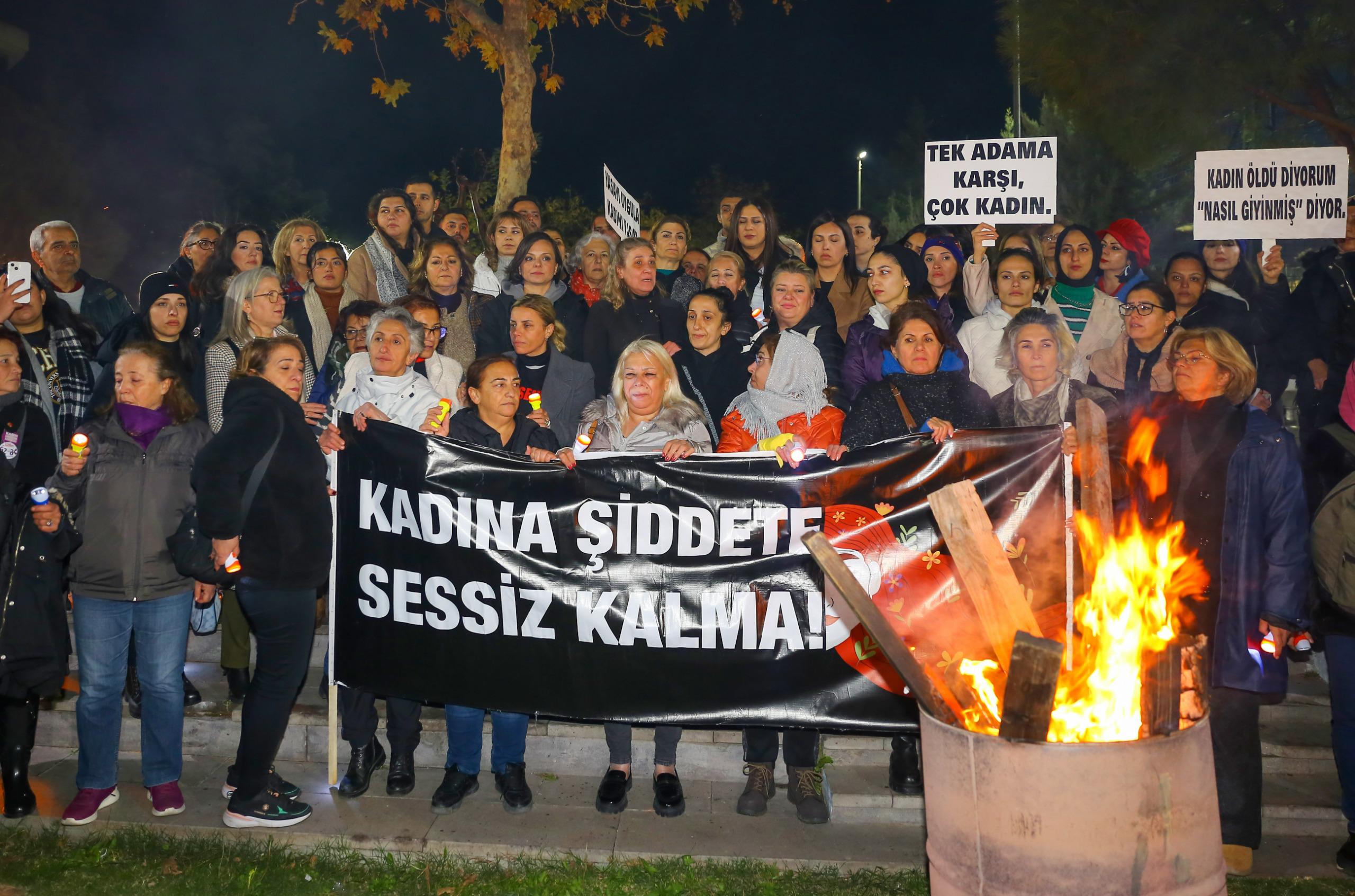 Karabağlar'da Kadınlar Şiddete Karşı Tek Yürek (7)