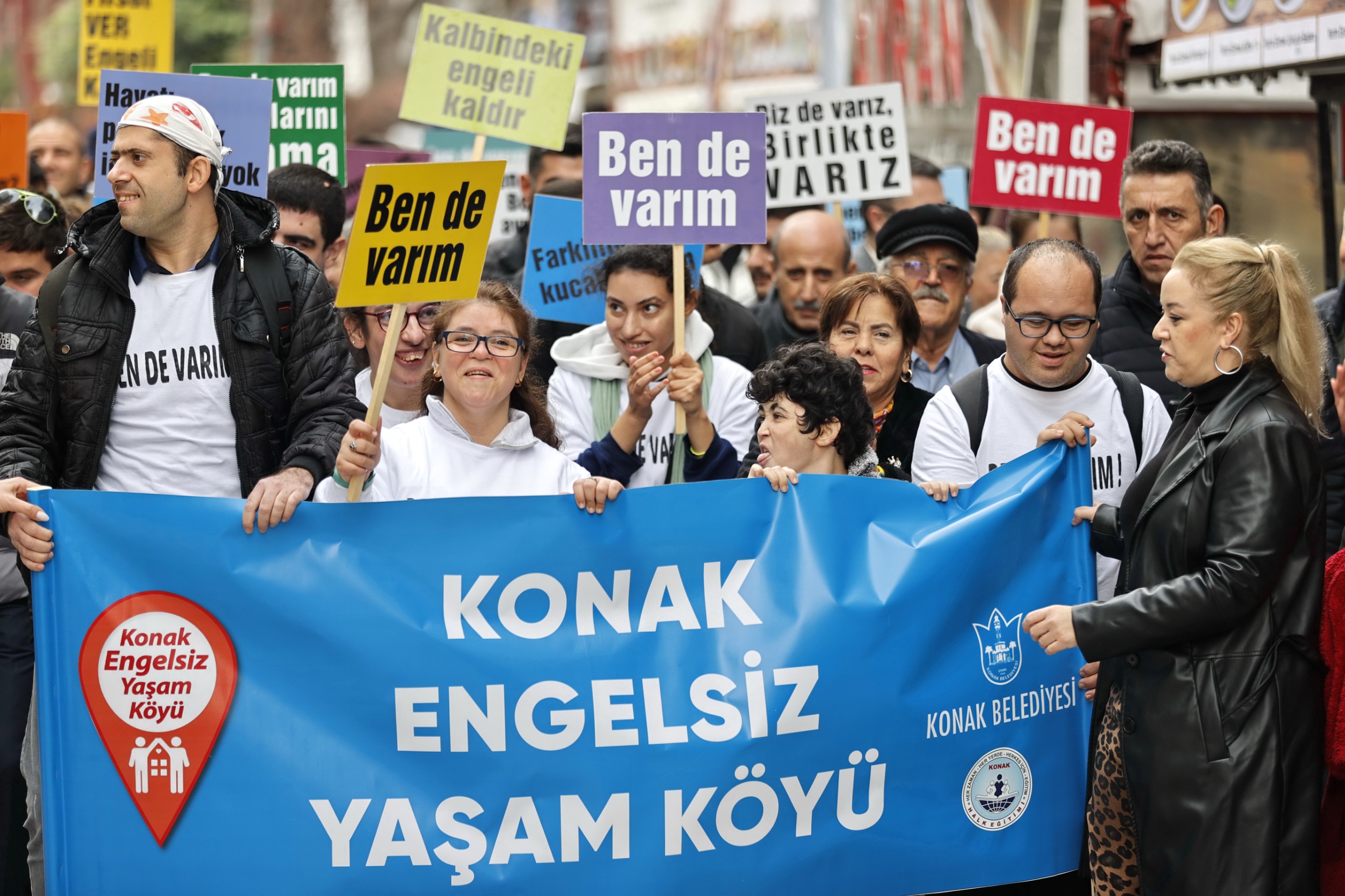 Konak’tan Engelliler Günü’nde Farkındalık Yürüyüşü (3)