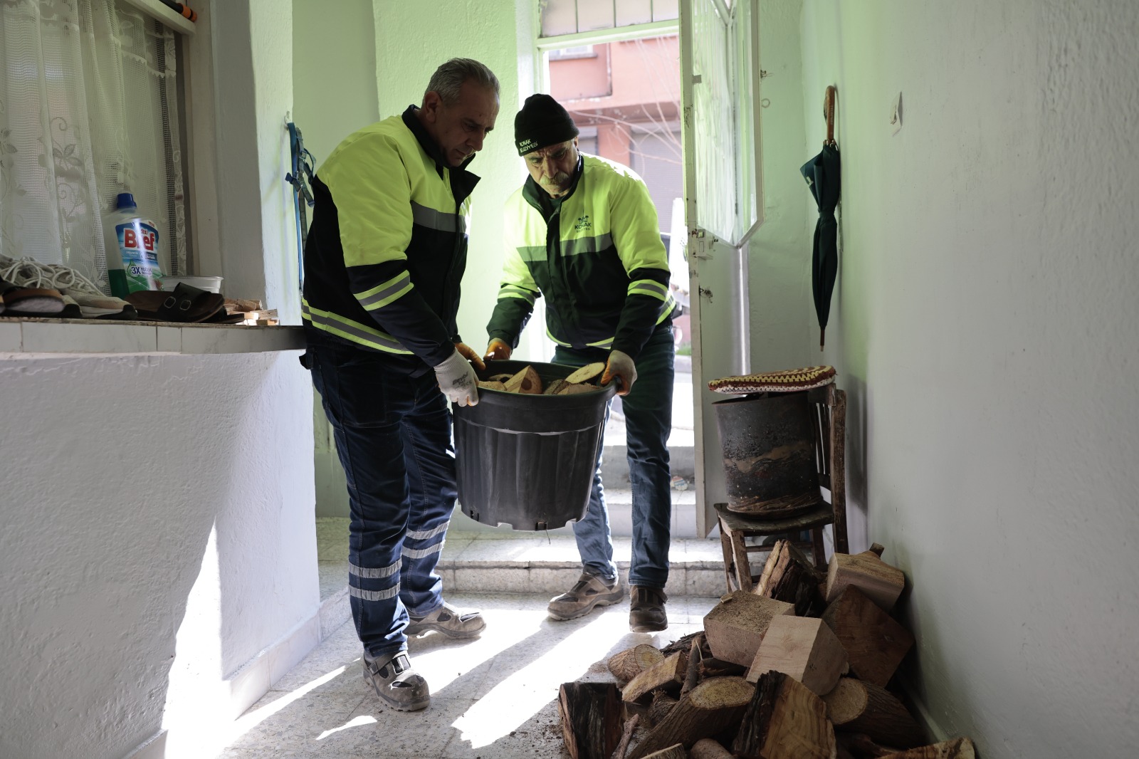 Konak’ta Budanan Ağaçlar Yürekleri Isıtıyor (5)