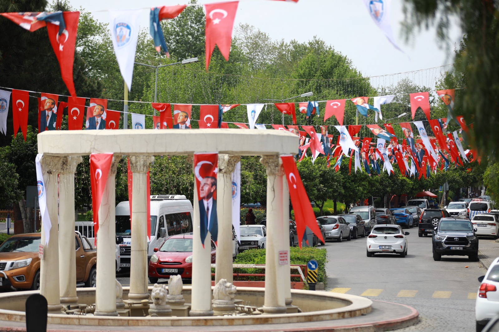 Efes Selçuk Bayraklarla Donatildi (2)