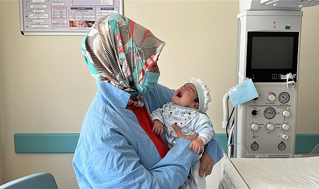 34 Haftalik Dogan Eymen Bebegin Boynundan 445 Gram Tumor Cikarildi