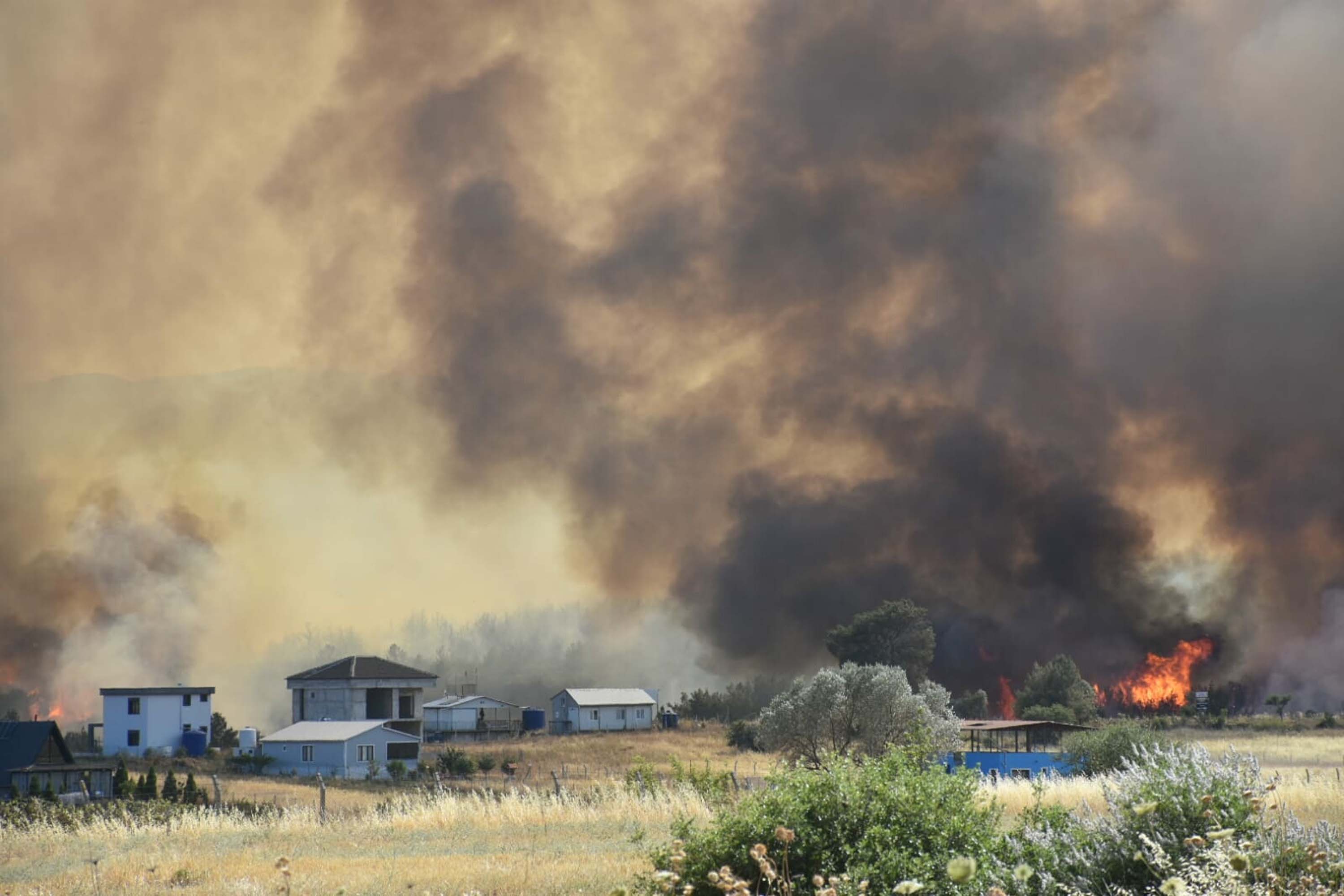Dumanlar Gogu Siyaha Boyadi Izmir Yaniyor3