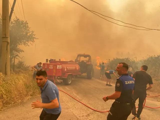 Izmir Deki Yangindan Duygu Dolu Goruntuler 18801371 5051 M.webp