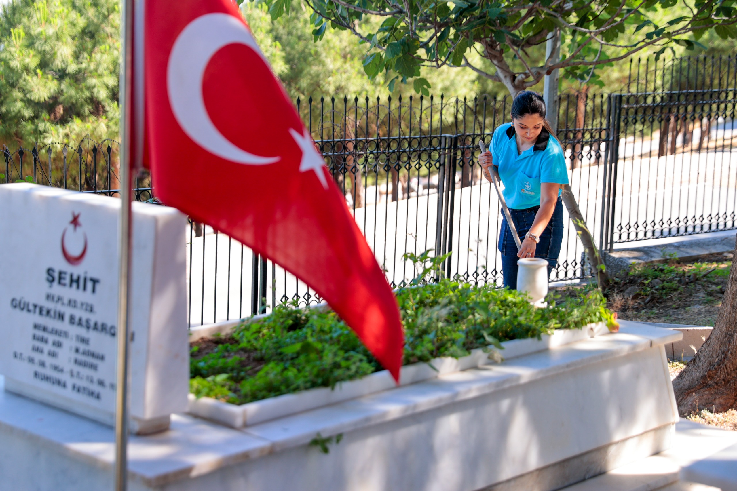 Kadifekale Şehitliği’nde Saygı Ve Vefa Mesaisi (1)