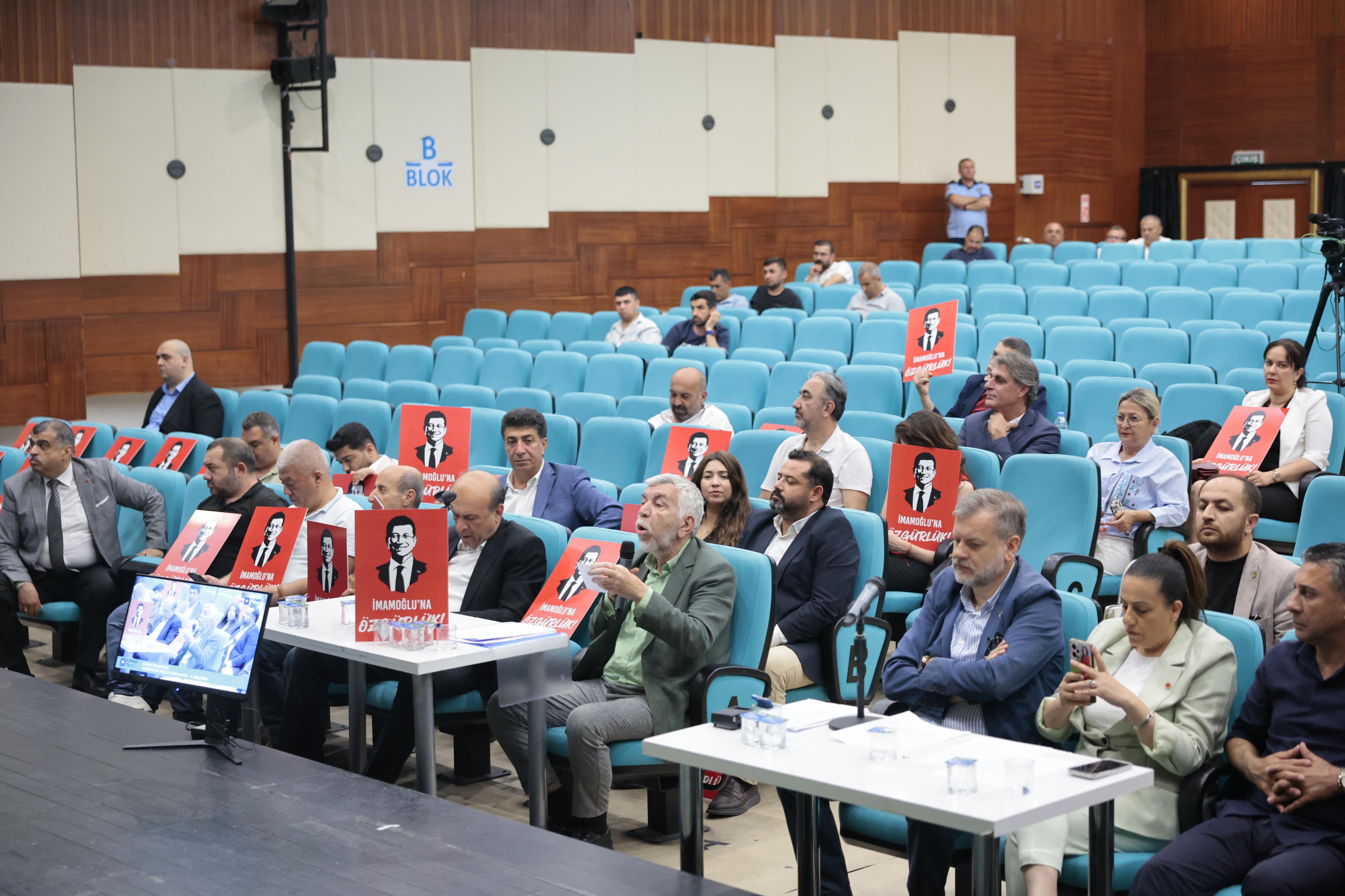 Konak Meclisi’nde ‘İmamoğlu’na Özgürlük’ Mesajı (7)