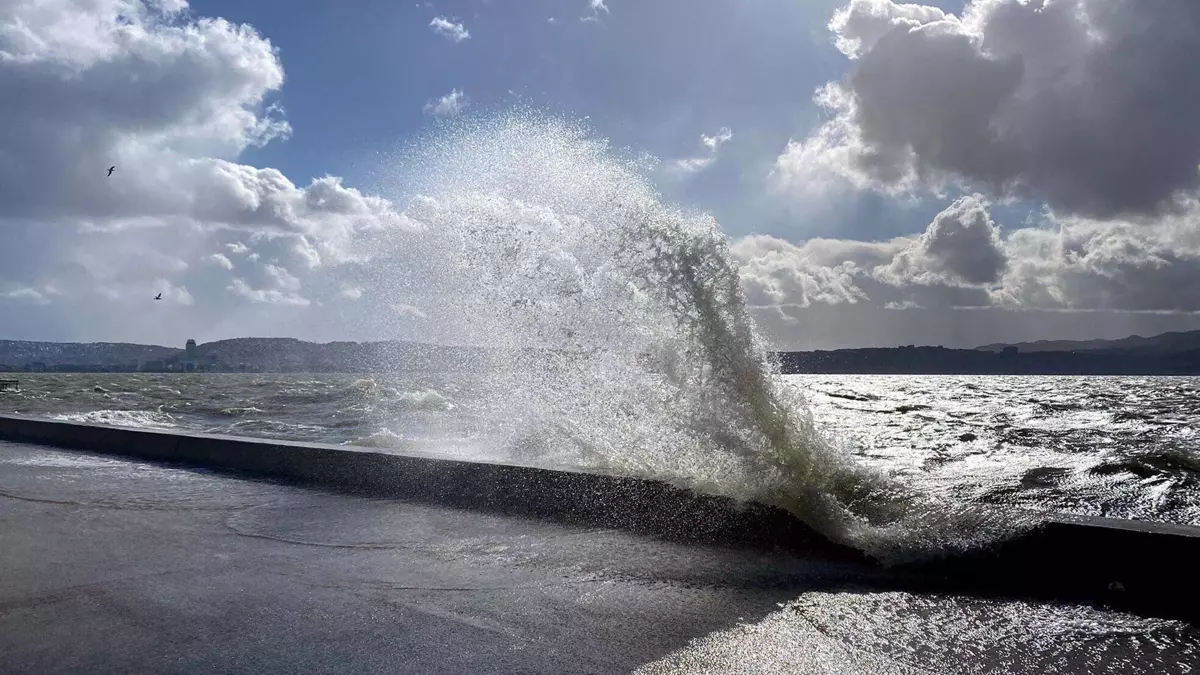 Meteorolojiden Izmire Sari Kodlu Uyari Firtina Geliyor 1-1