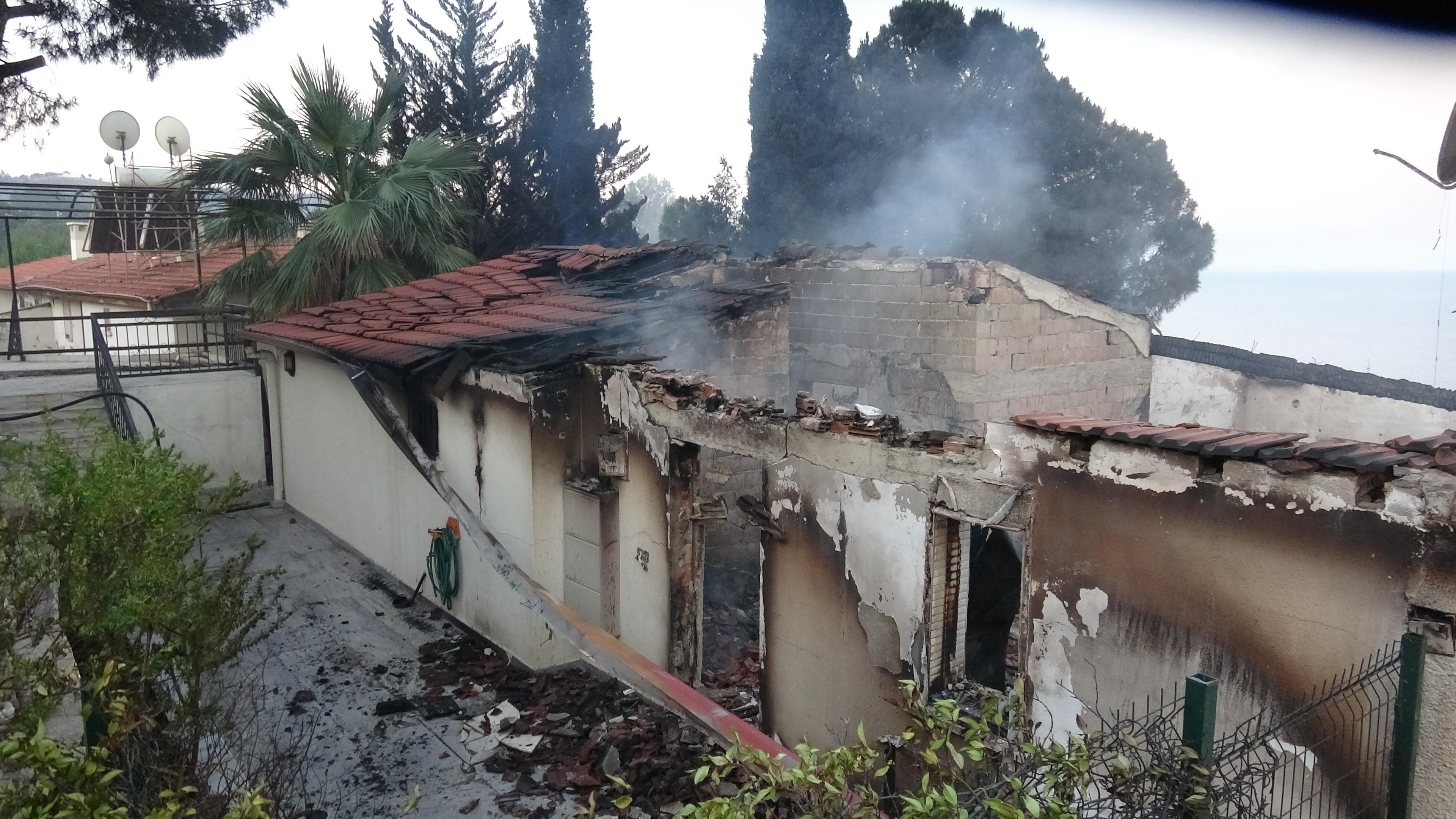Yanginin Biraktigi Hasar Gun Aydinlaninca Ortaya Cikti Evler Kule Dondu 4