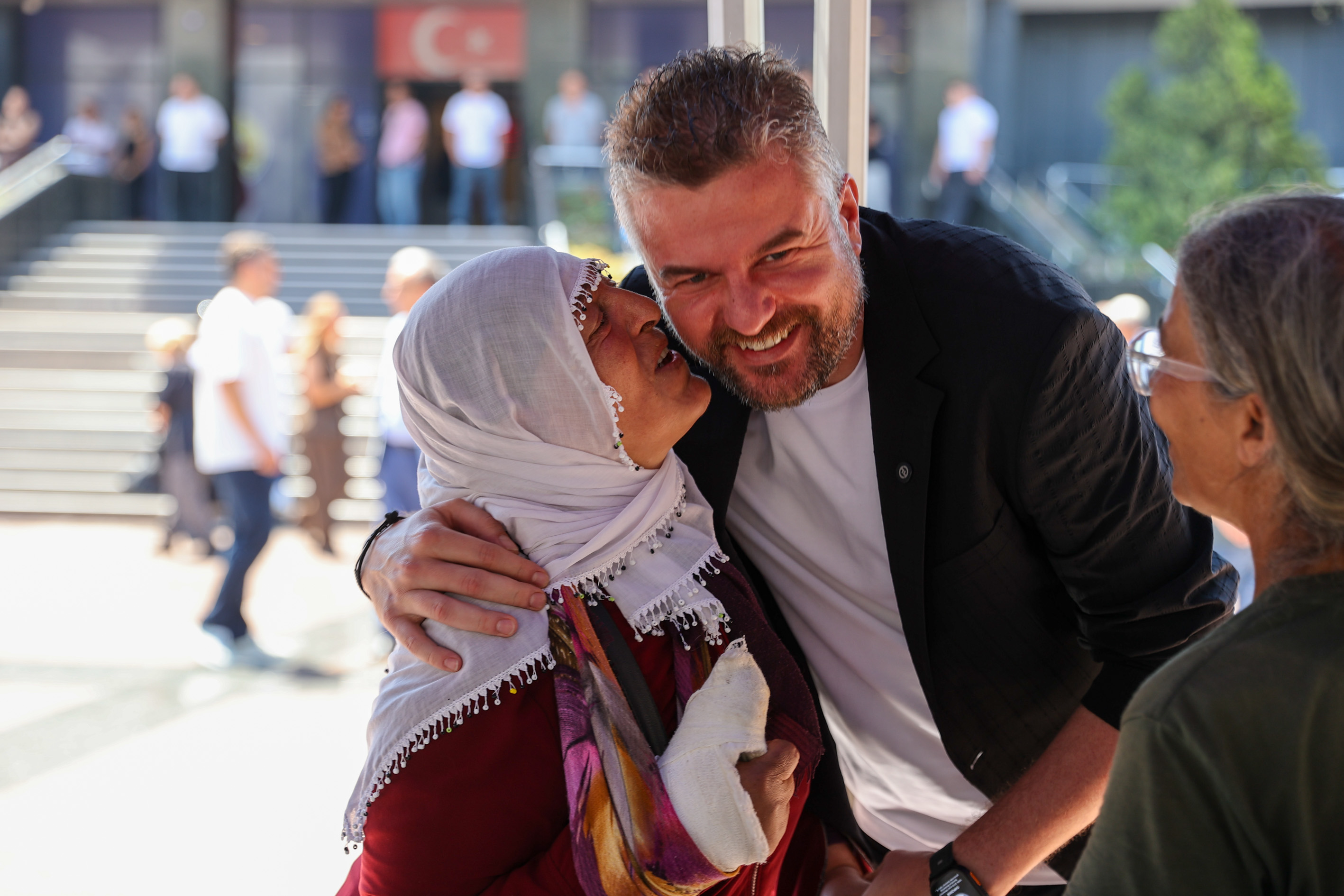 Baskan Dumandan Vatandaslara Asure Ikrami 1