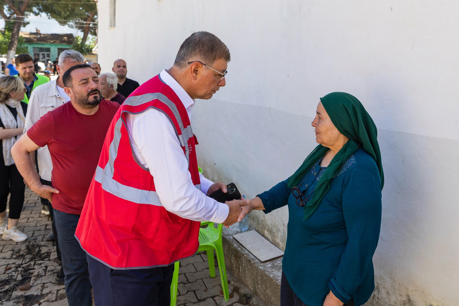 Baskan Tugay Acikladi Afet Bolgesi Icin Yardim Kampanyasi 6