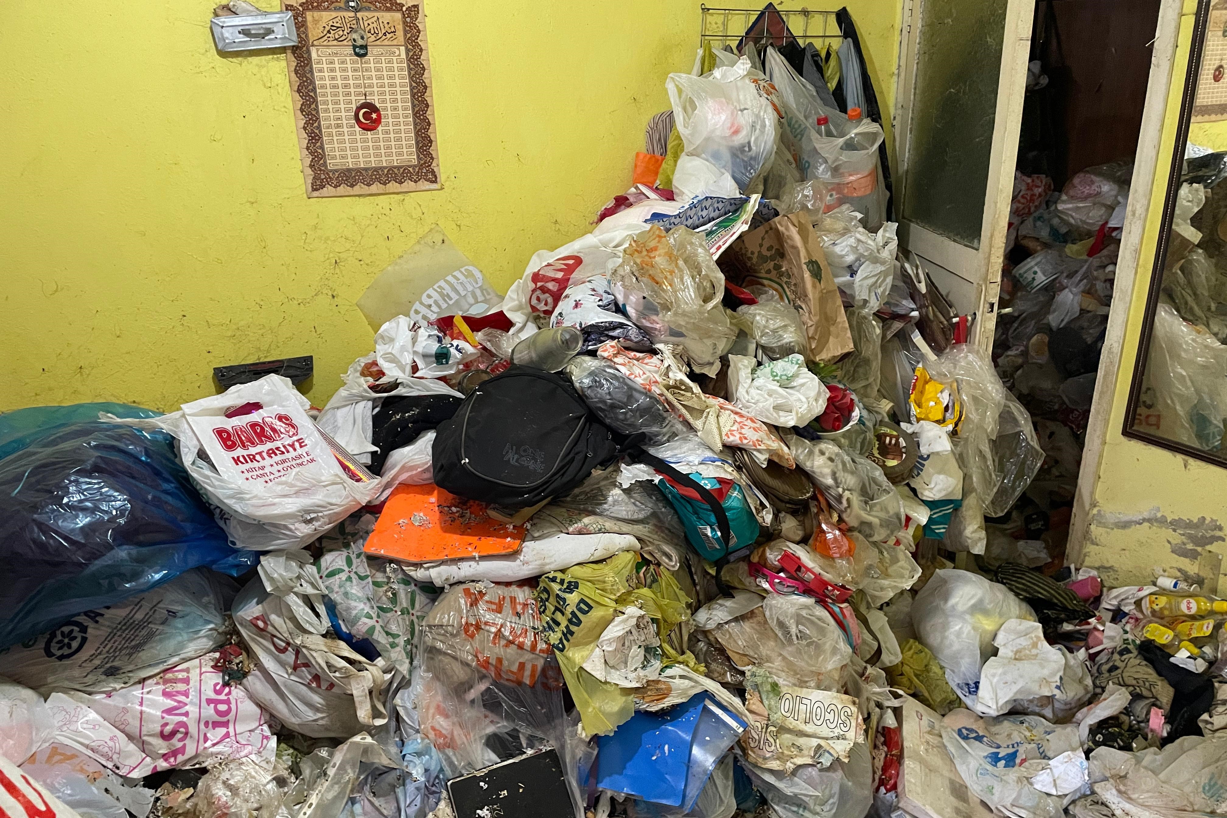 Bornovada Cop Ev Temizlendi Yedi Yillik Kabus Son Buldu 2