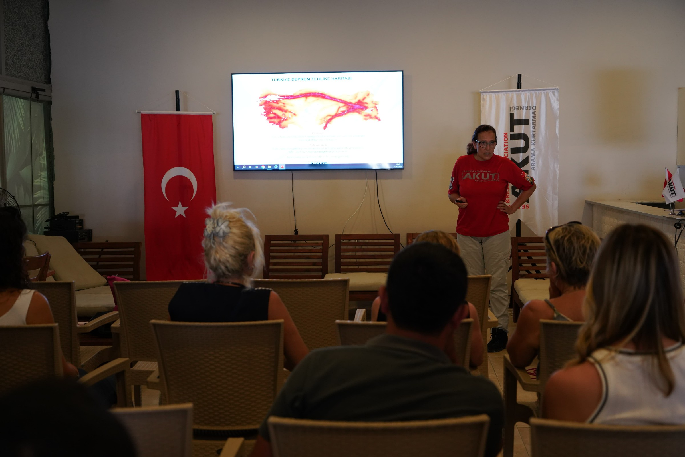 Çeşme Belediyesi Ve Akut’tan Temel Afet Bilinci Eğitimi 3~1