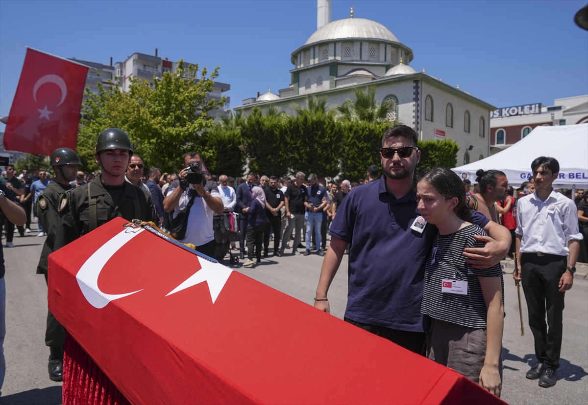 Gozyaslari Sel Oldu Izmirde Sehide Kilicli Veda 6