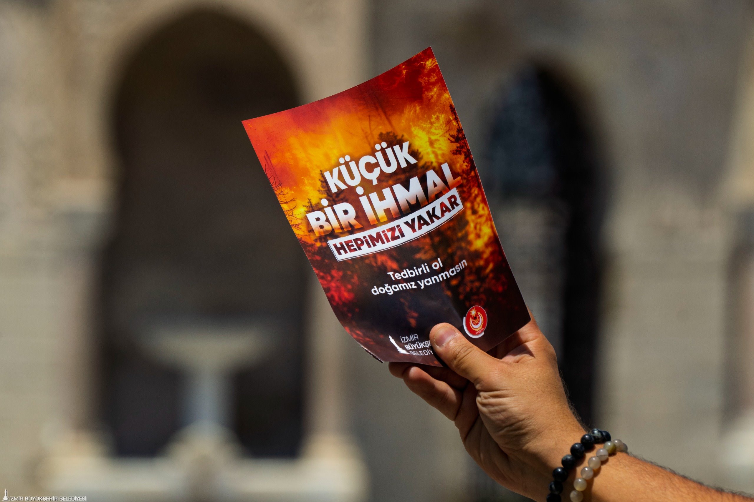 Izmir Itfaiyesi Yanginlara Dikkat Cekmek Icin Sokaga Indi 2