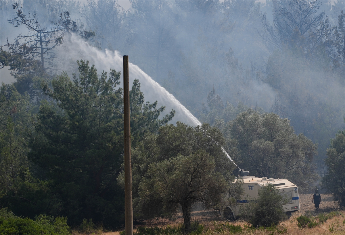 Izmirde Cifte Yangin Kabusu Iki Ilce Alev Alev 2-1