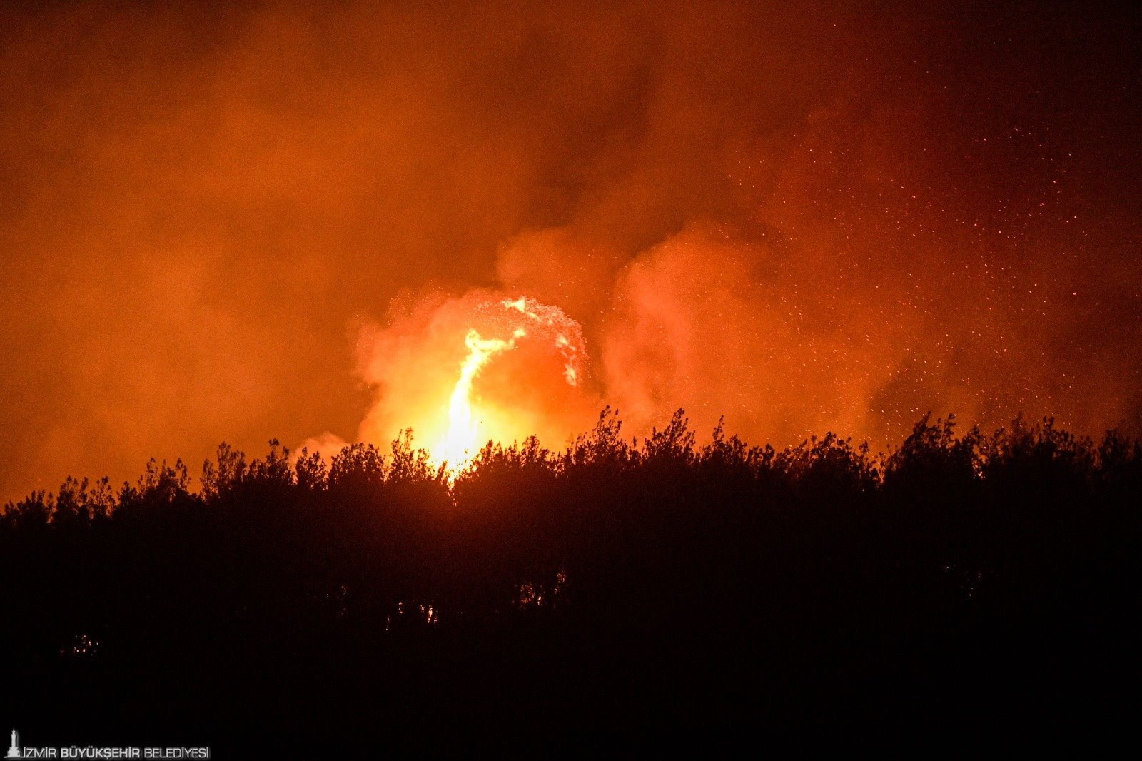 Izmirin Aci Yangin Raporu Bucanin Iki Kati Alan Kule Dondu 7