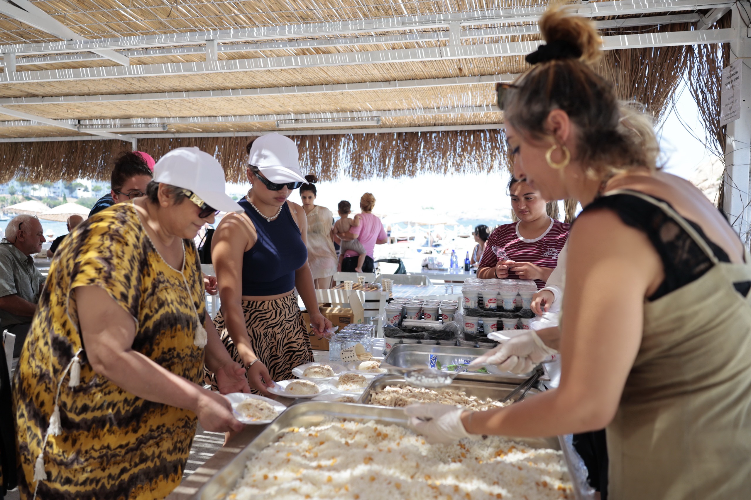 Konak Belediyesi Engelli Bireyler Ve Ailelerini Denizle Buluşturdu (6)