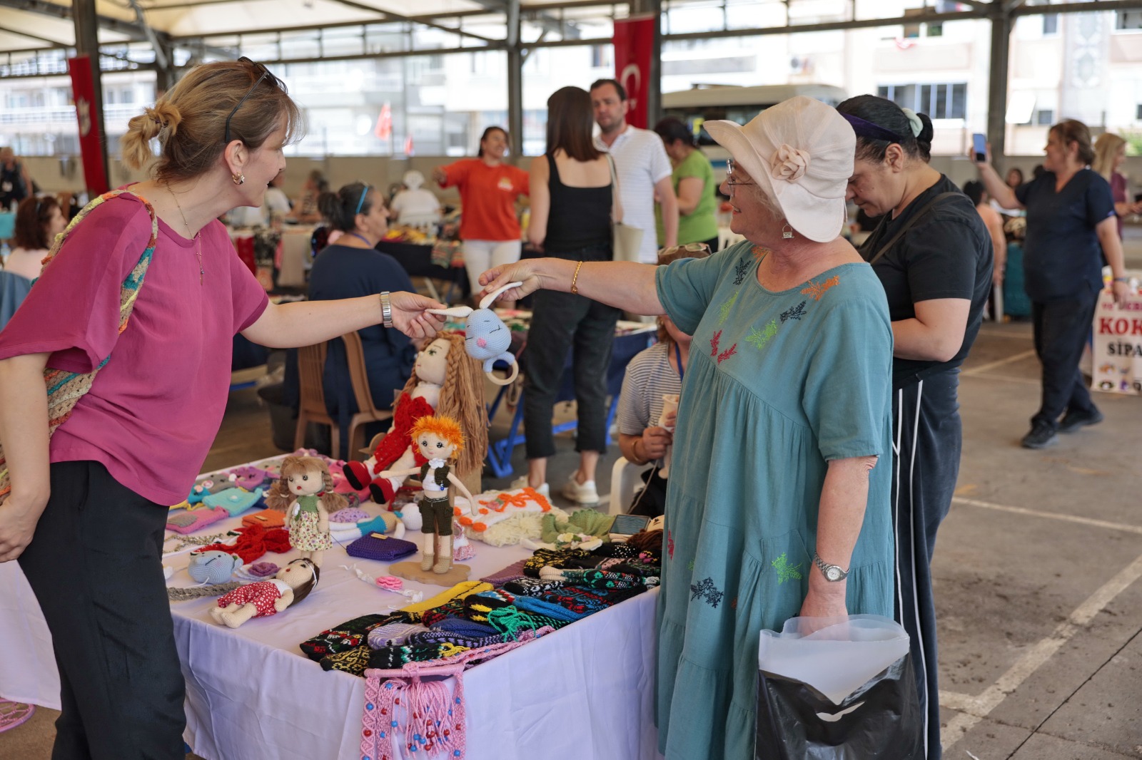 Konakin El Emegi Pazari Hayatlara Dokunuyor 3