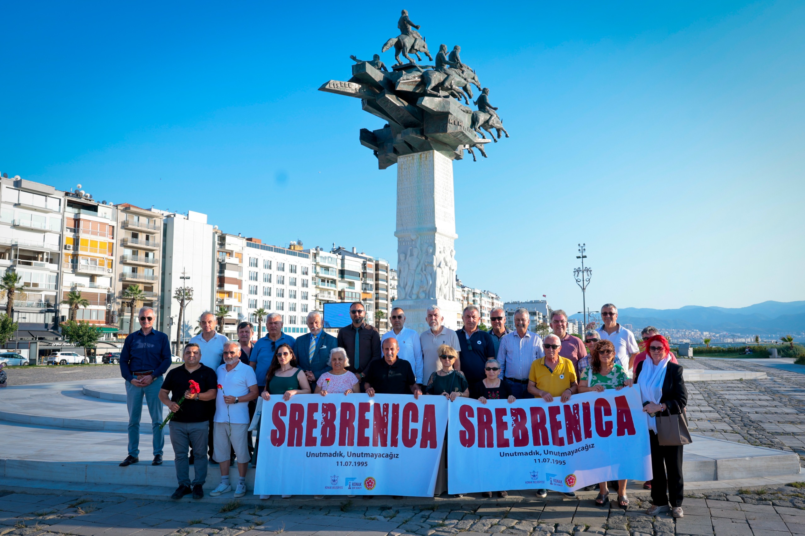 Konakta Srebrenitsa Yasi Unutmadik Unutmayacagiz 4