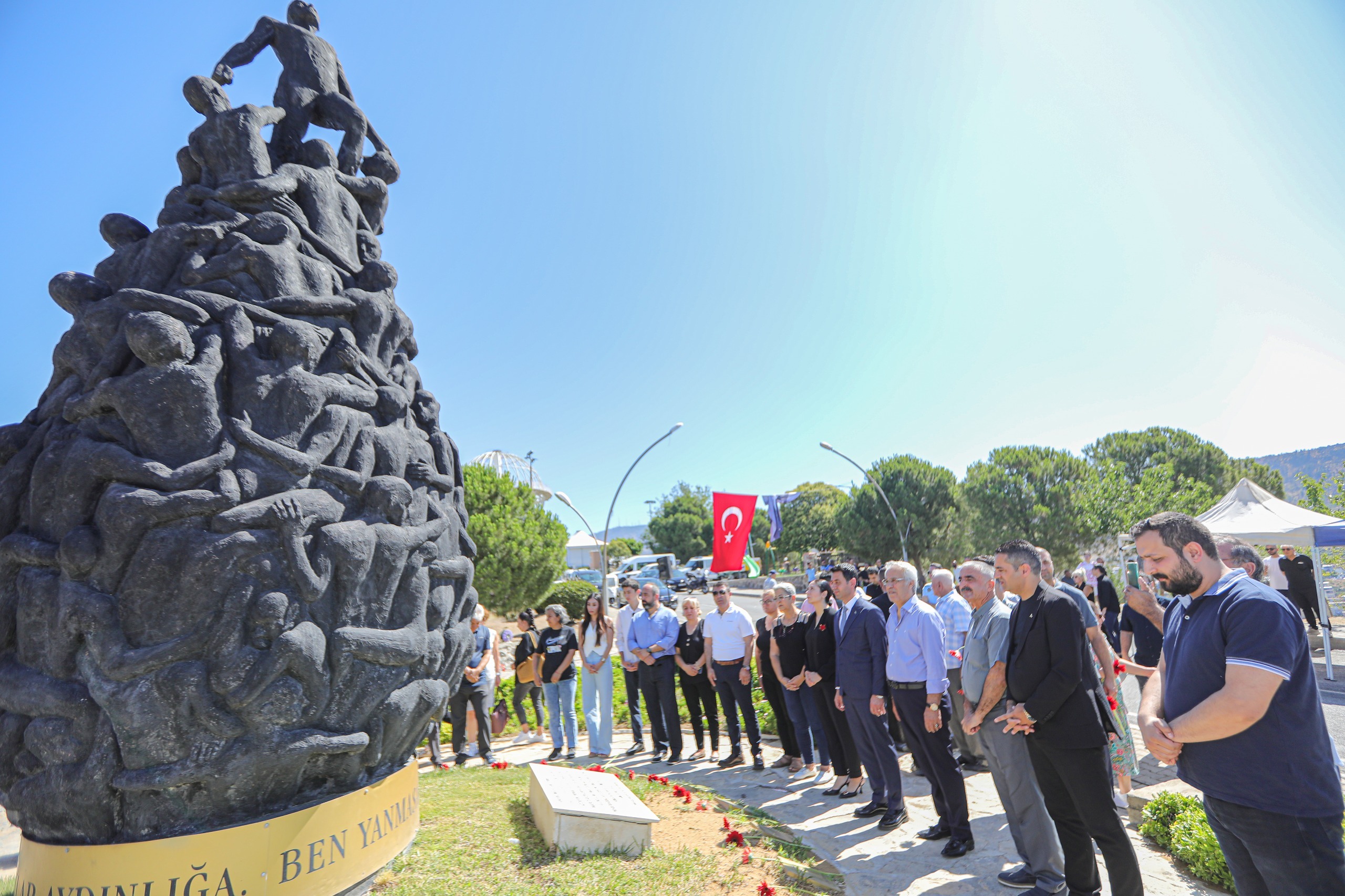 Madımak'ta Yitirilen Canlar Bayraklı'da Anıldı (1)