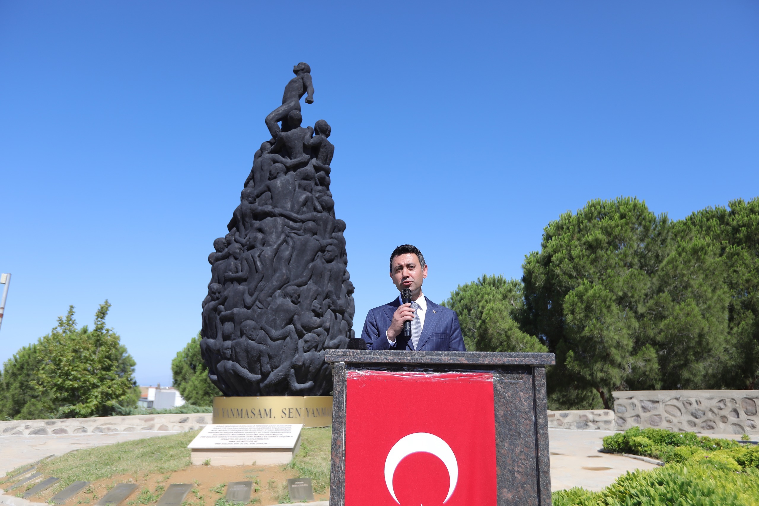 Madımak'ta Yitirilen Canlar Bayraklı'da Anıldı (3)