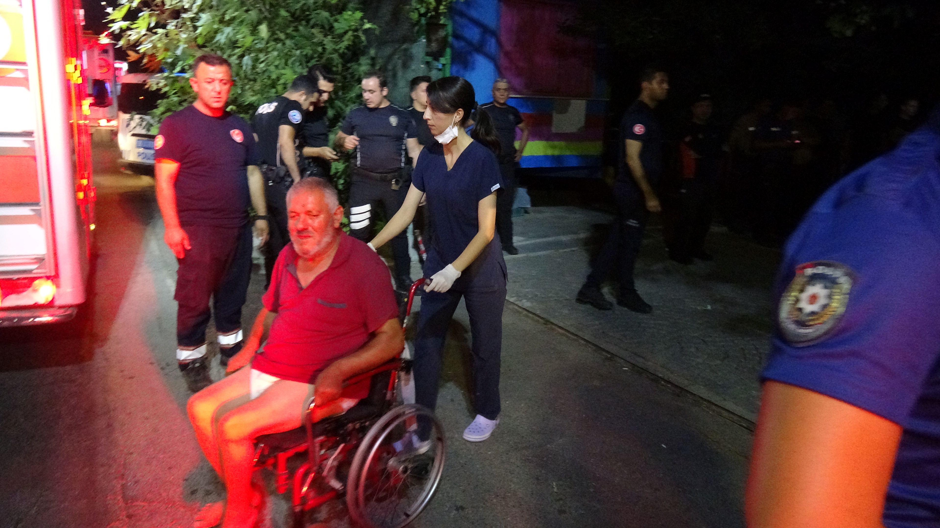 O Z E L B A K I M M E R K E Z I N D E Y A N G I N 6 K I S I D U M 815632 241550