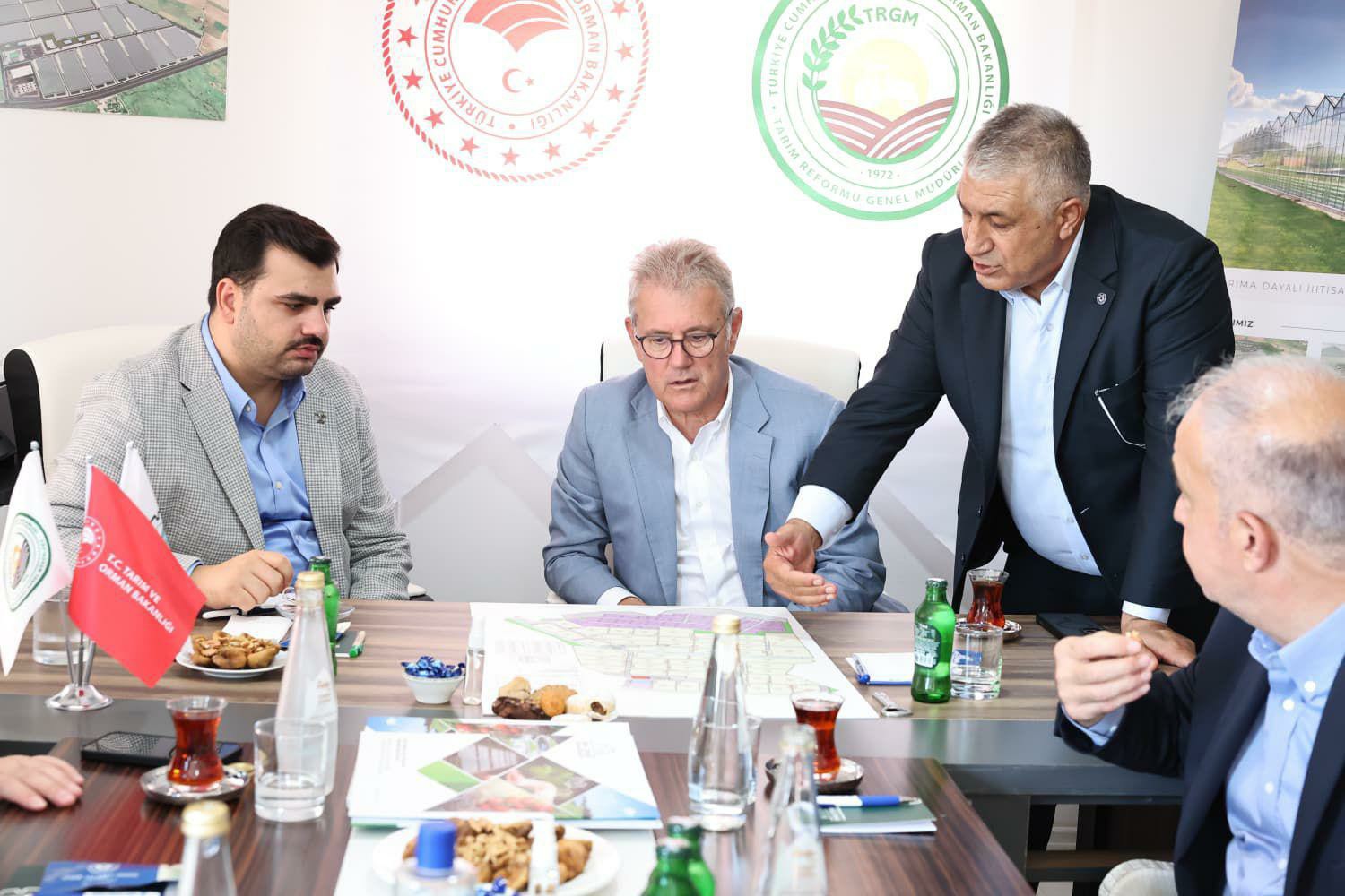 Dikili'nin jeotermal su kuyusu açıldı