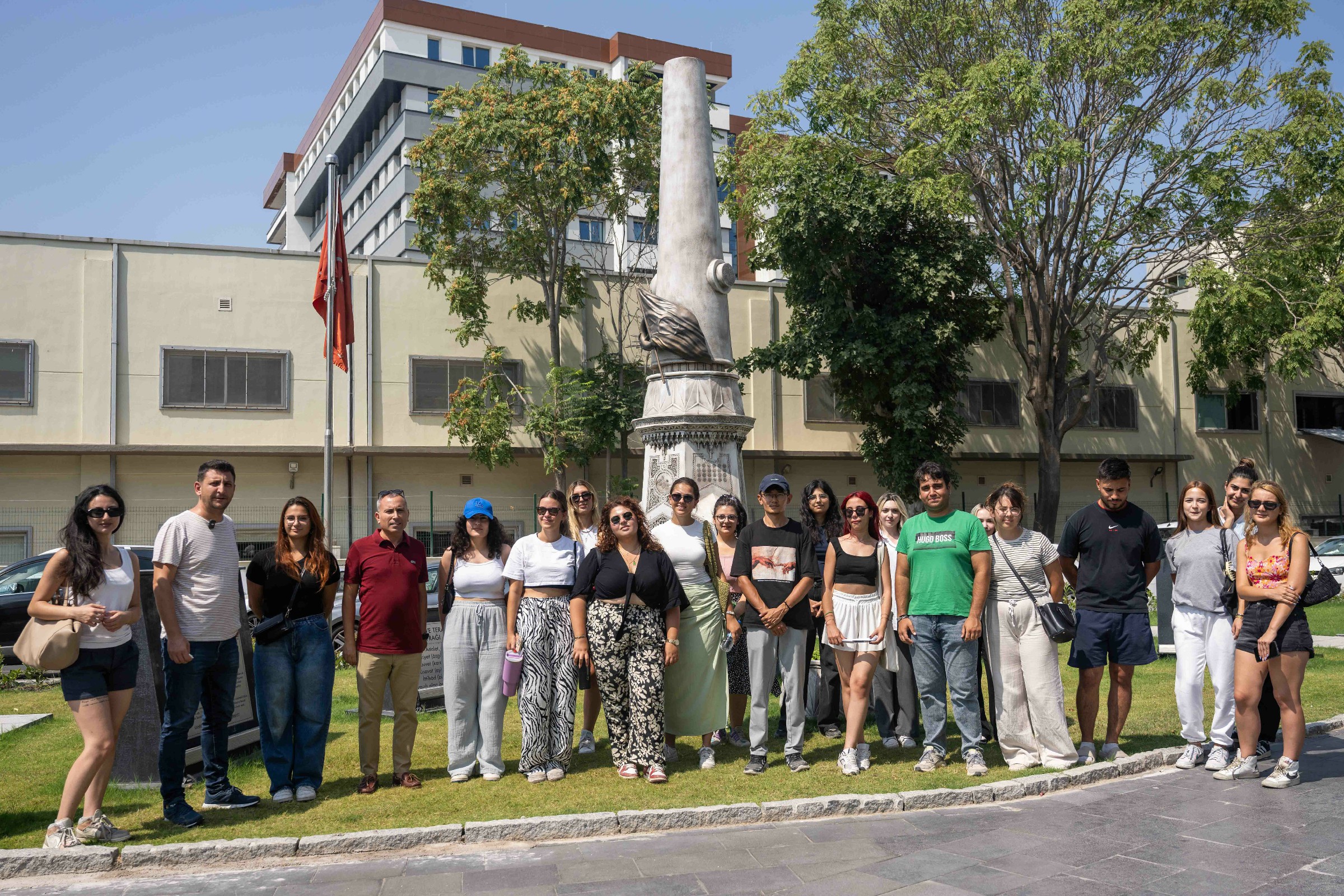 Abide I Hurriyet Meydaninda Tarih Ve Peyzaj Bulusmasi 2