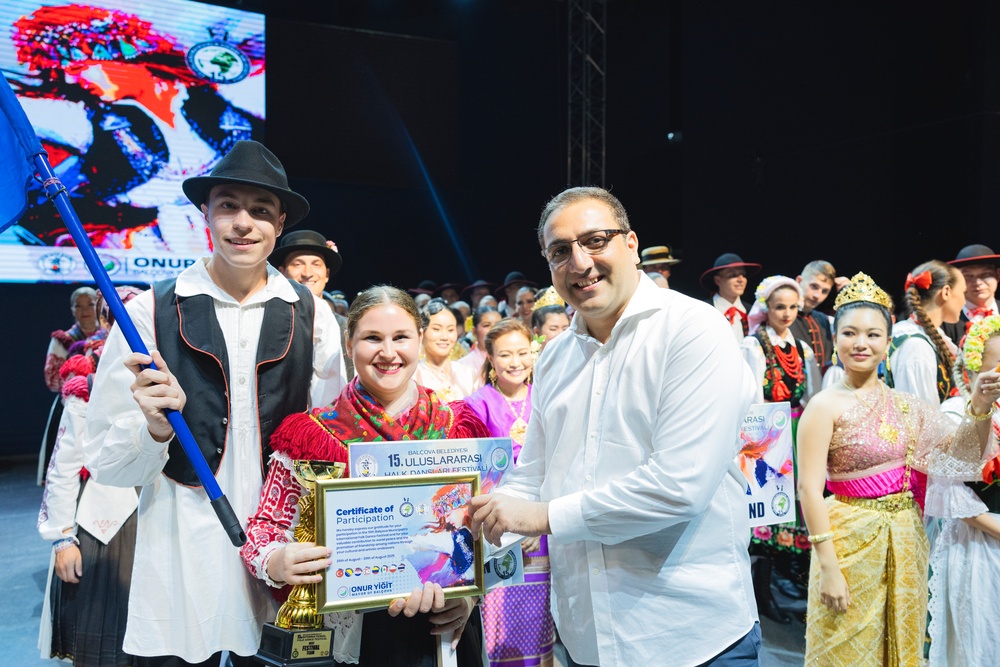 Balcovada Zafer Bayrami Coskusu Final Gosterileri Nefes Kesti 3