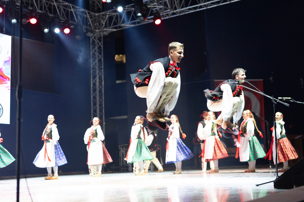 Balcovada Zafer Bayrami Coskusu Final Gosterileri Nefes Kesti 4