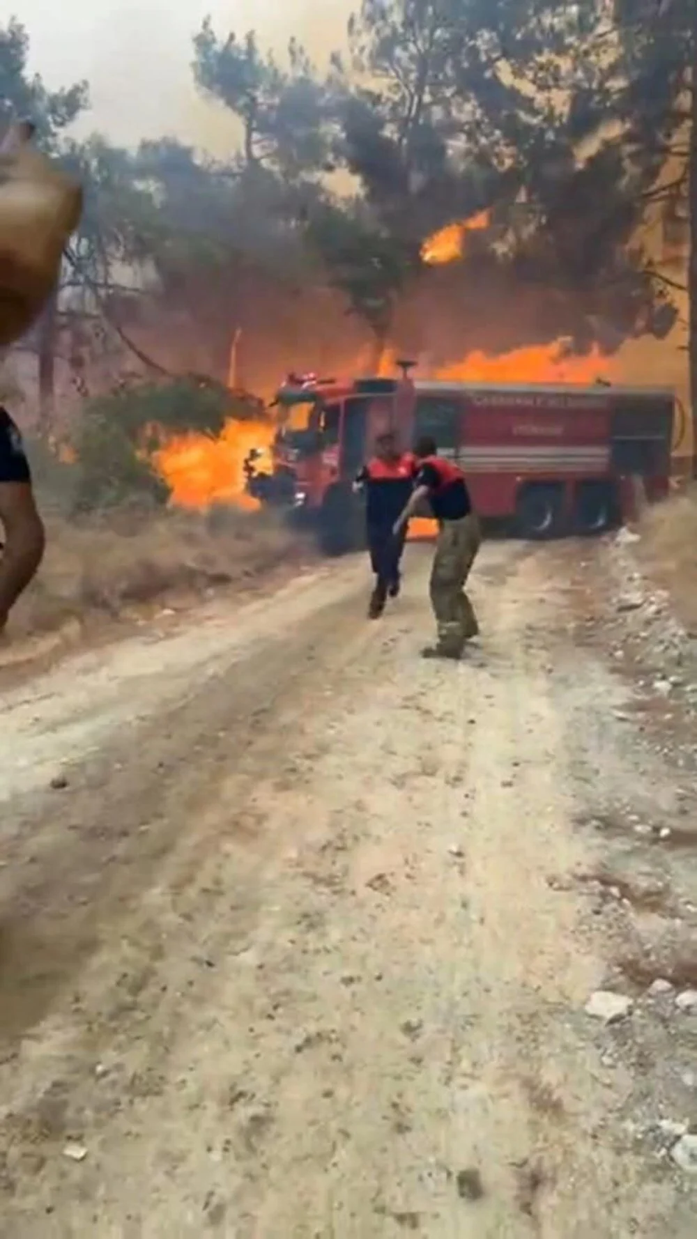 Canakkale Yaniyor Universite Bosaltildi Itfaiyeciler Son Anda Kurtuldu 4