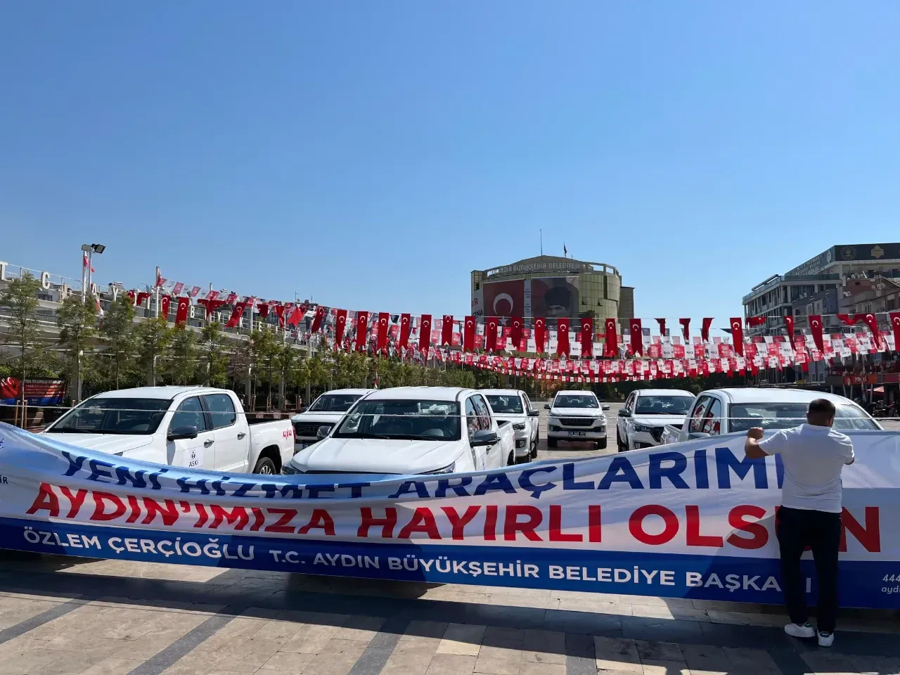 Cercioglu Yeni Arac Filosunu Tanitti Aak Plaka Detayi 4