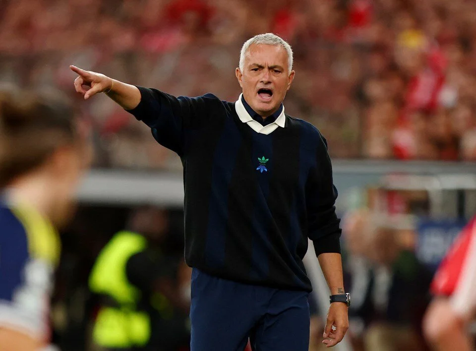 Fenerbahce Acikladi Jose Mourinho Gonderildi 1