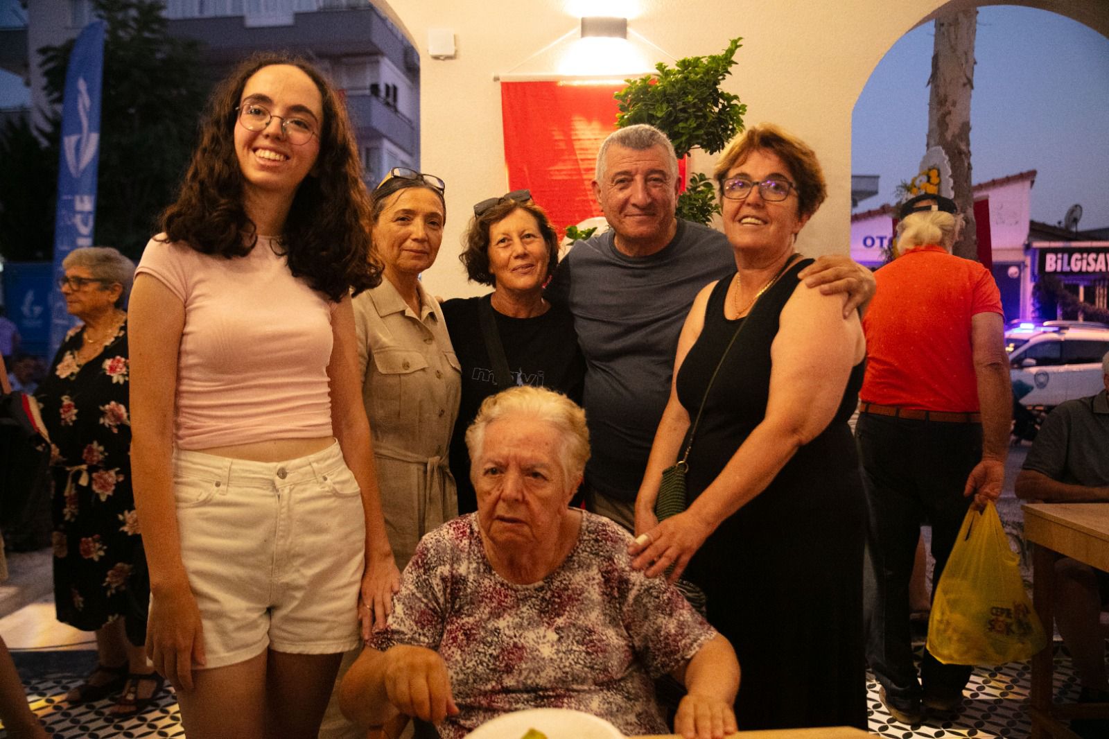 Guzelbahceye Yeni Sosyal Yasam Alani Guzbel Dut Dibi Hizmete Acildi 3